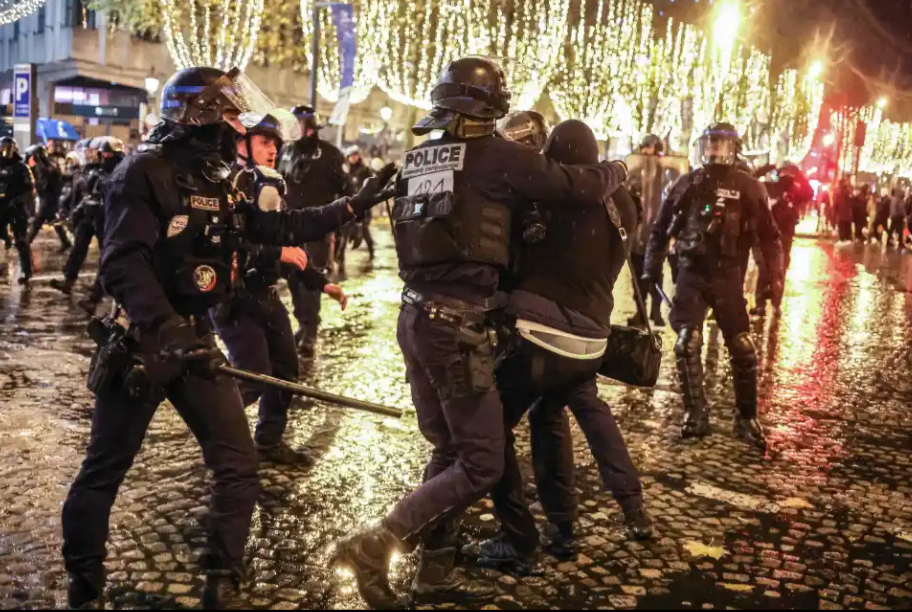 CĐV Pháp lại đụng độ với cảnh sát, hàng chục người bị bắt giữ 3