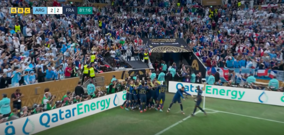 Theo Hernandez nhầm luật, không cho Dayot Upamecano ăn mừng 3