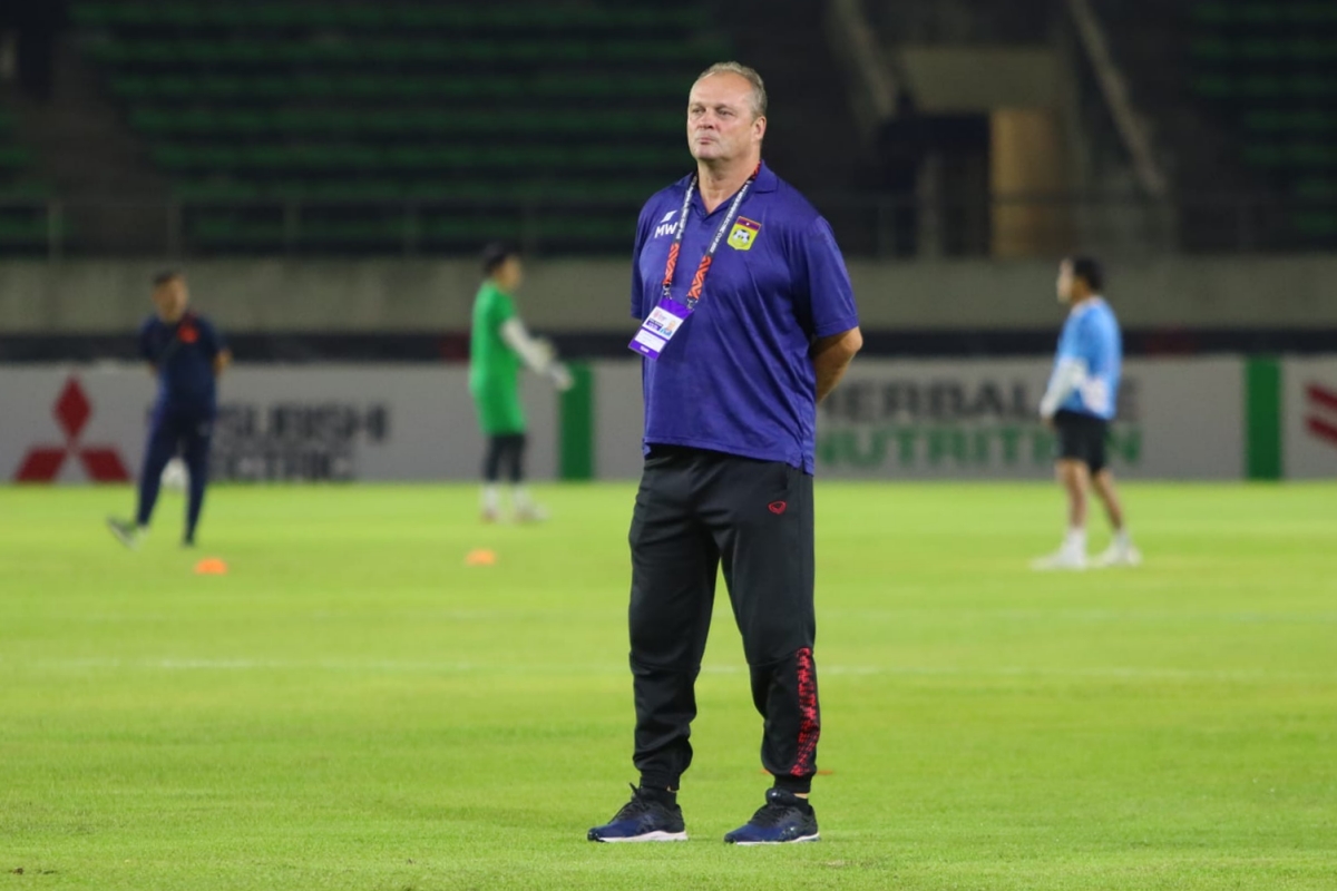 HLV Lào Michael Weiss HLV Lao Michael Weiss