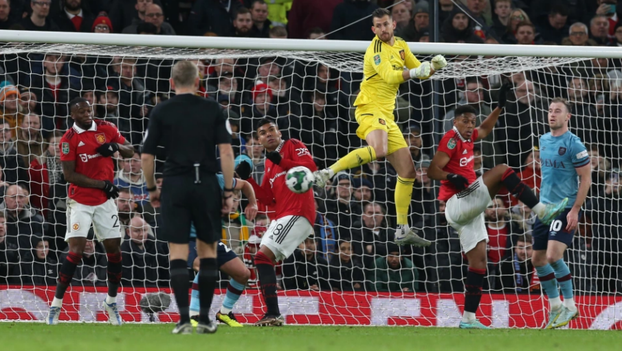 Martin Dubravka mac sai lam truoc Burnley