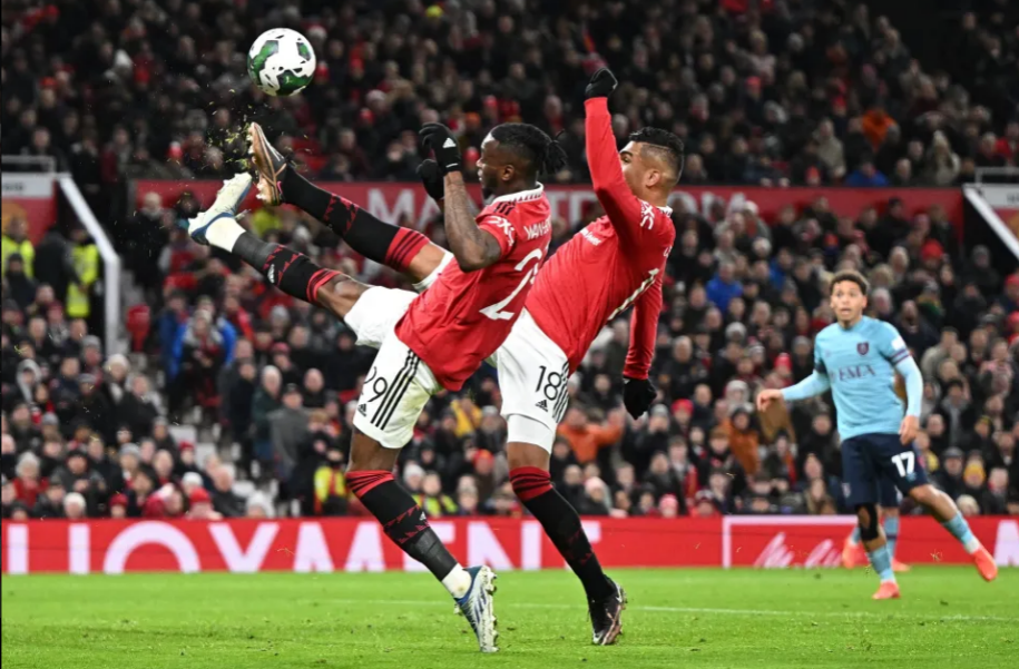 Pha xử lý khó tin của thủ môn MU trước Burnley 1