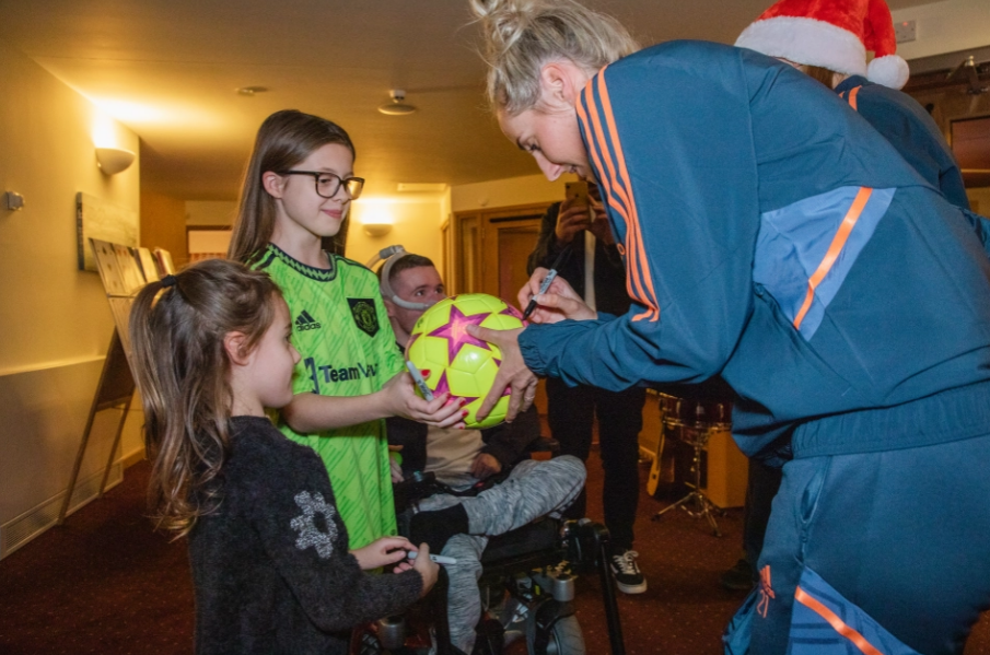 Hành động ý nghĩa của các cầu thủ MU 6