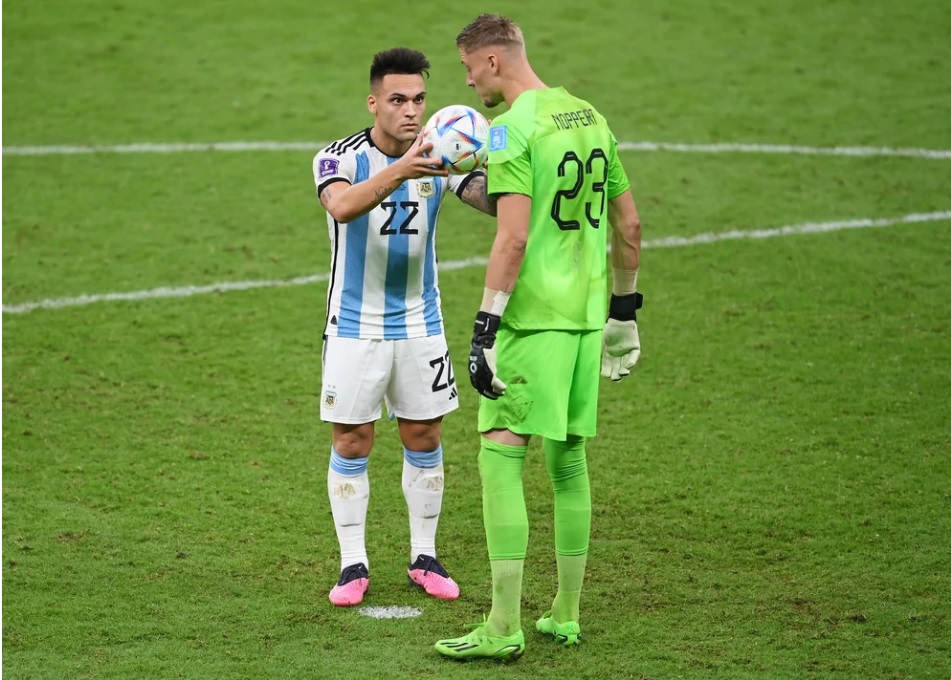 Trong một chia sẻ mới nhất tiền đạo Lautaro Martinez đã tiết lộ những áp lực trước quả đá 11m cuối cùng ở trận đấu với Hà Lan tại tứ kết World Cup 2022. Trong mot chia se moi nhat tien dao Lautaro Martinez da tiet lo nhung ap luc truoc qua da 11m cuoi cung o tran dau voi Ha Lan tai tu ket World Cup 2022.