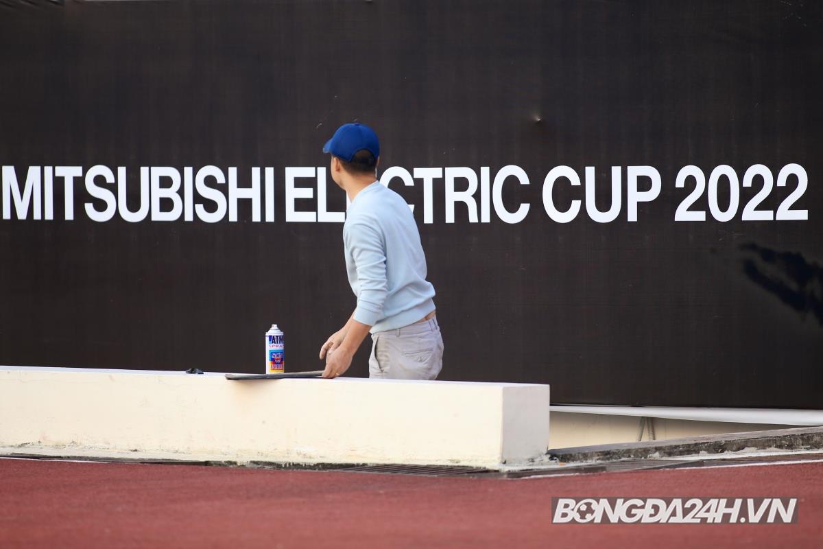 Sân Mỹ Đình kiểm tra kỹ khung thành trước trận gặp Malaysia 5