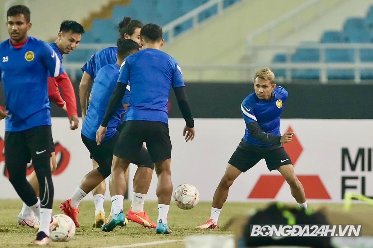 Sergio Aguero và toàn đội làm quen sân Mỹ Đình 9