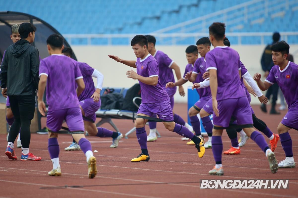 Quang Hai trong buoi tap chieu 26/12