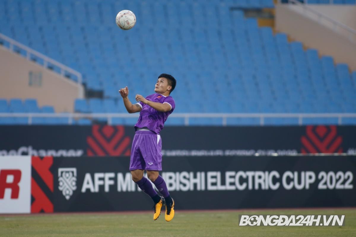 Quang Hai trong buoi tap chieu 26/12