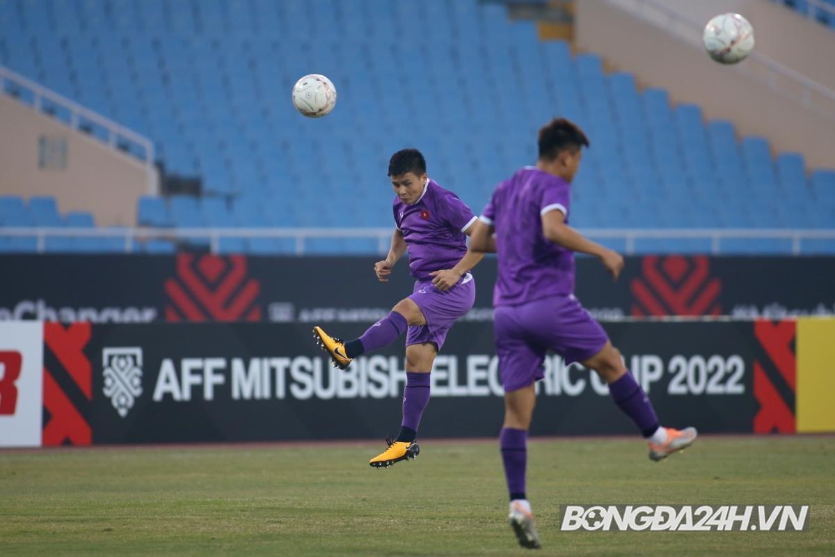 Quang Hai trong buoi tap chieu 26/12