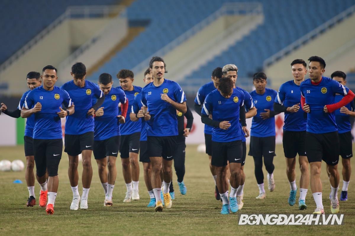 Sergio Aguero và toàn đội làm quen sân Mỹ Đình 2