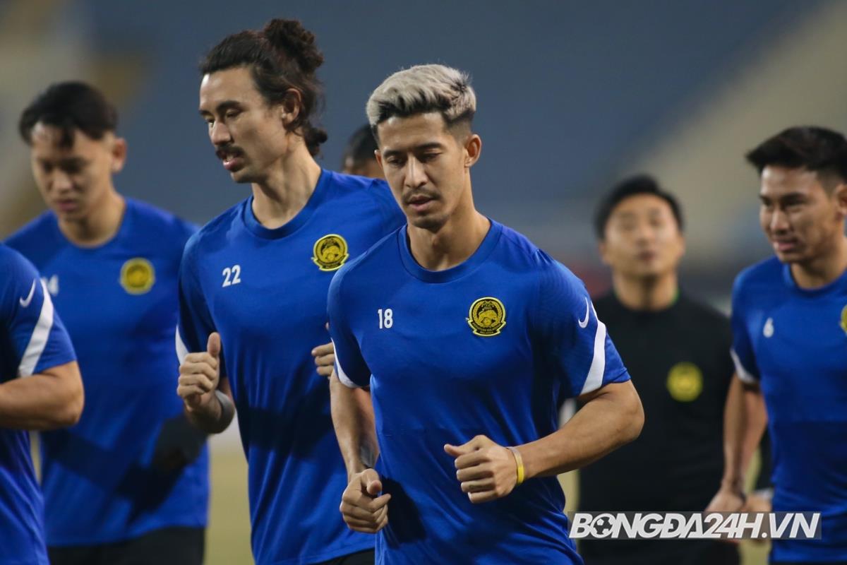 Sergio Aguero và toàn đội làm quen sân Mỹ Đình 4