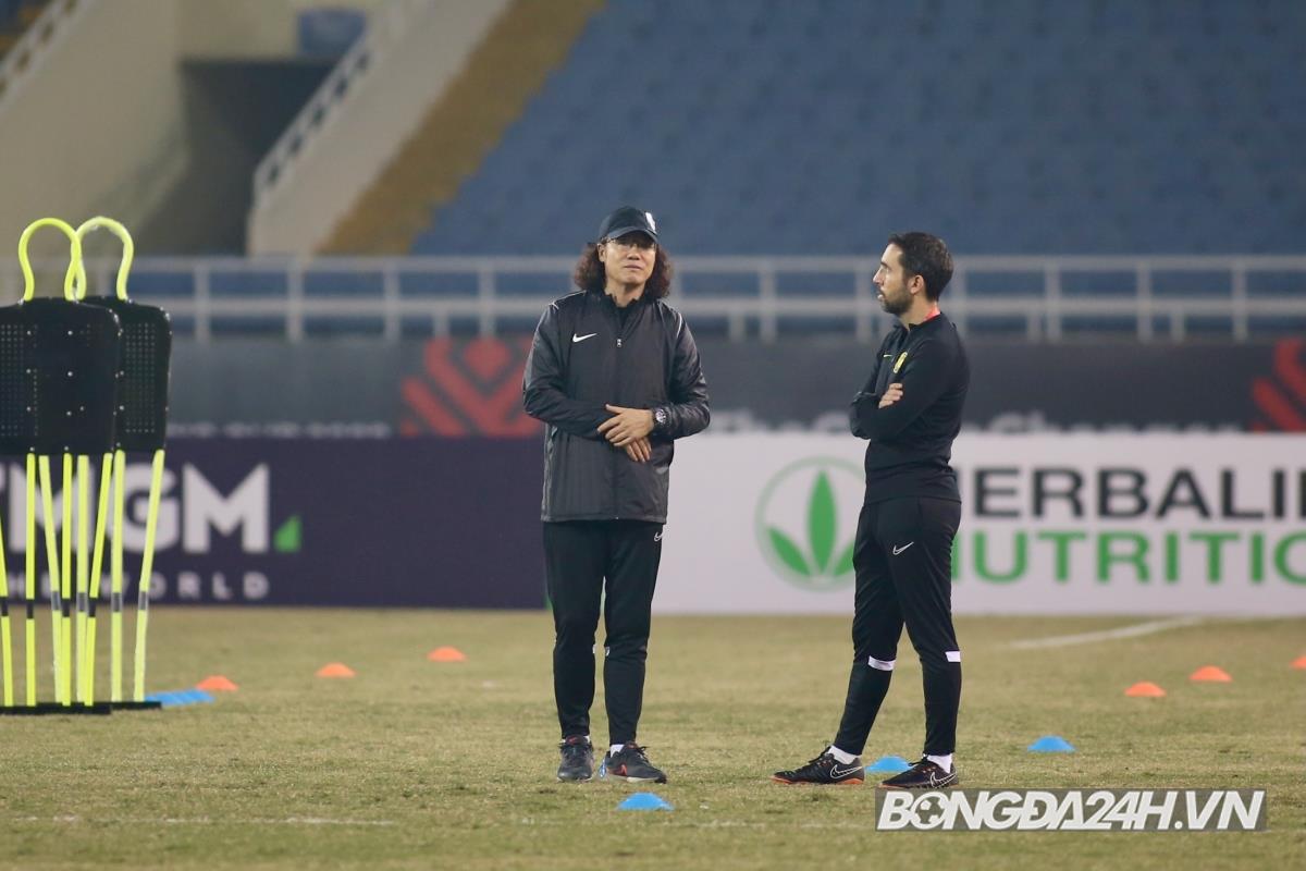 Sergio Aguero và toàn đội làm quen sân Mỹ Đình 5