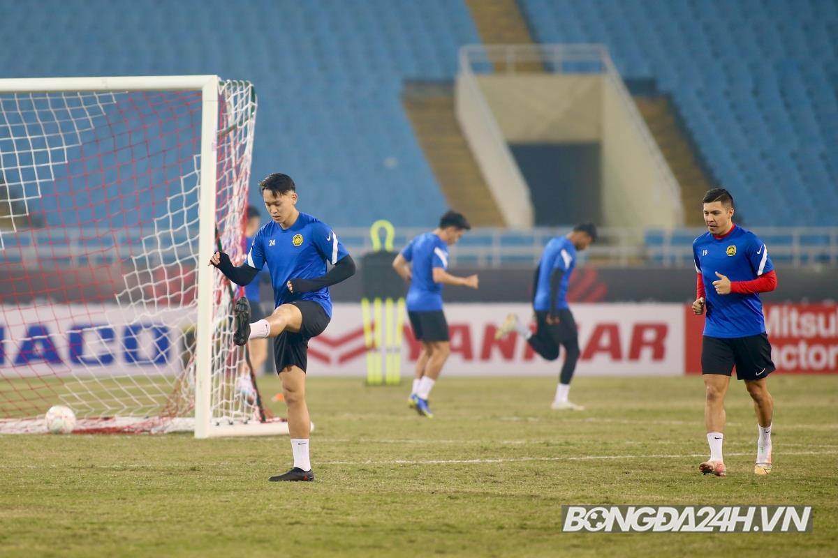 Sergio Aguero và toàn đội làm quen sân Mỹ Đình 6
