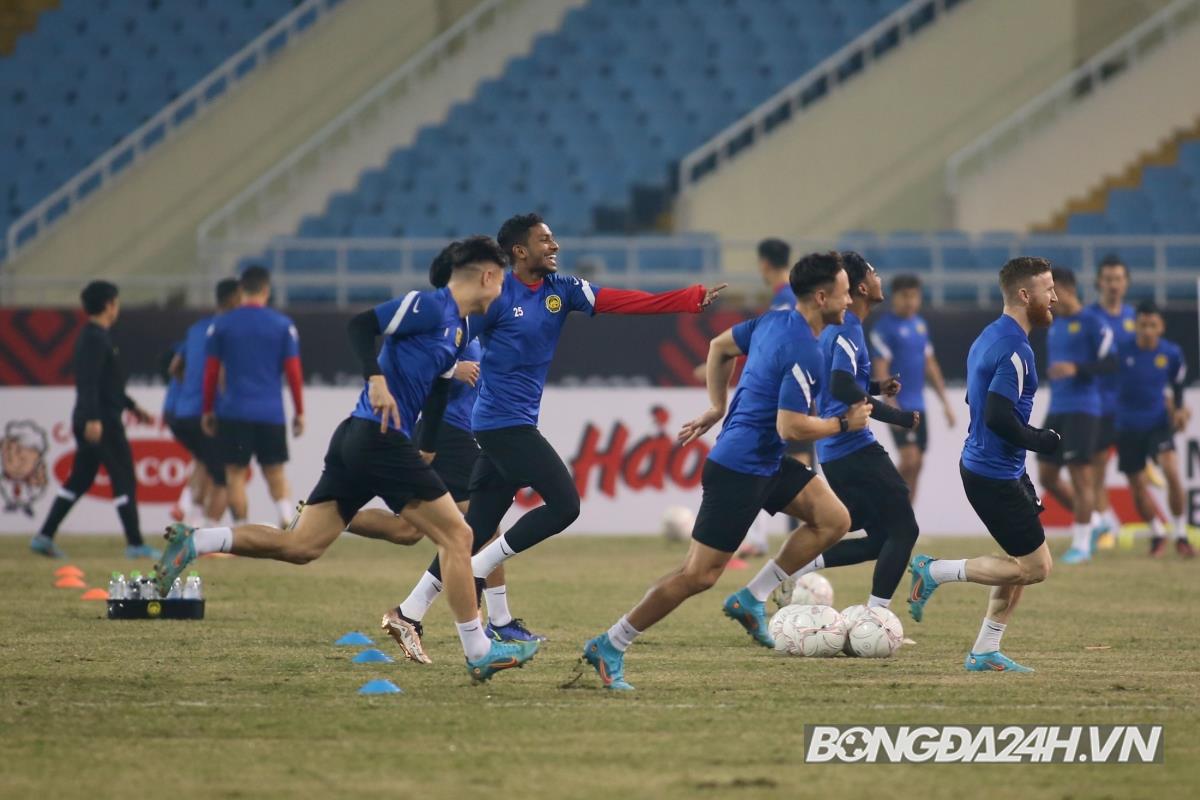 Sergio Aguero và toàn đội làm quen sân Mỹ Đình 7