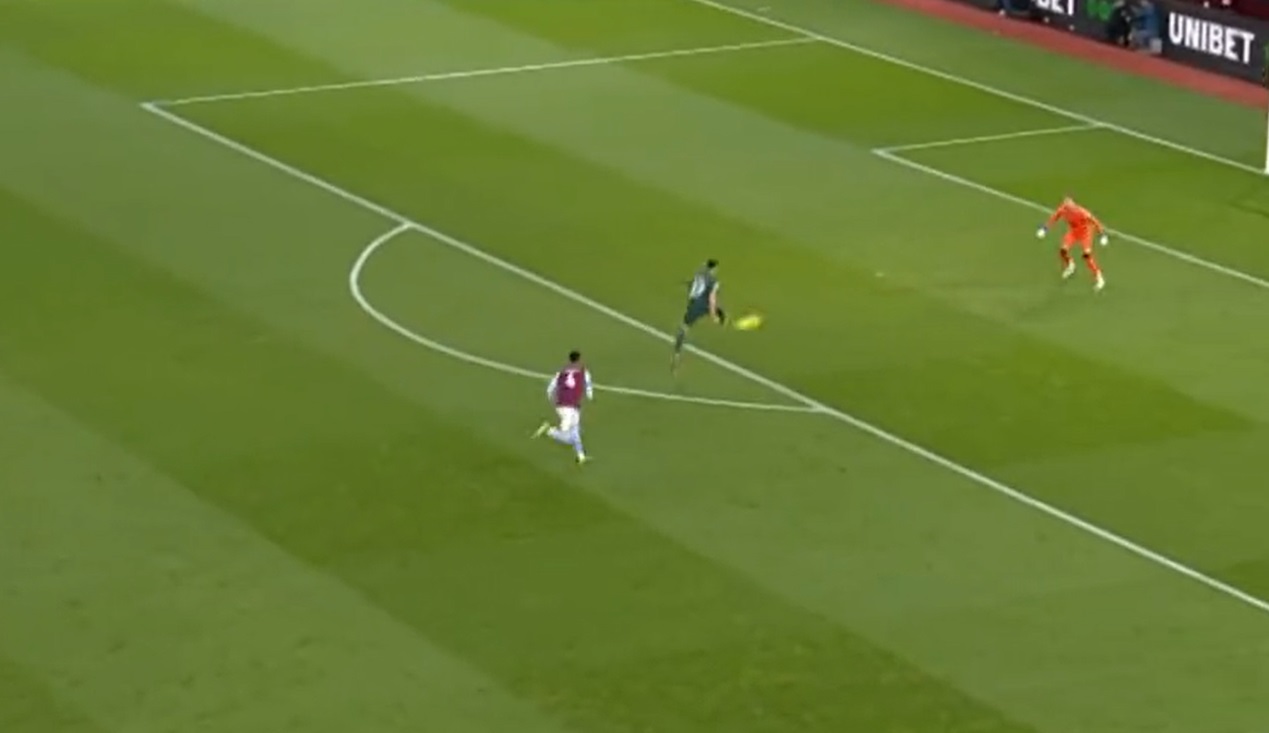 Darwin Nunez bỏ lỡ 5 cơ hội cực ngon ăn trước Aston Villa 2