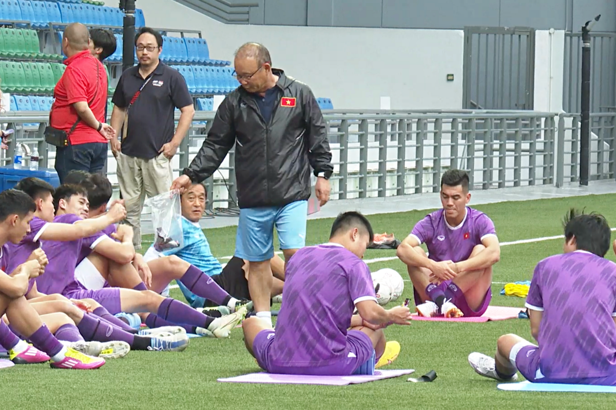 HLV Park don rac cho hoc tro