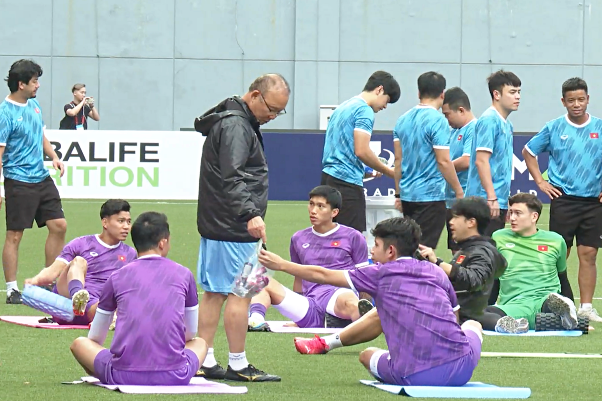 HLV Park don rac cho hoc tro