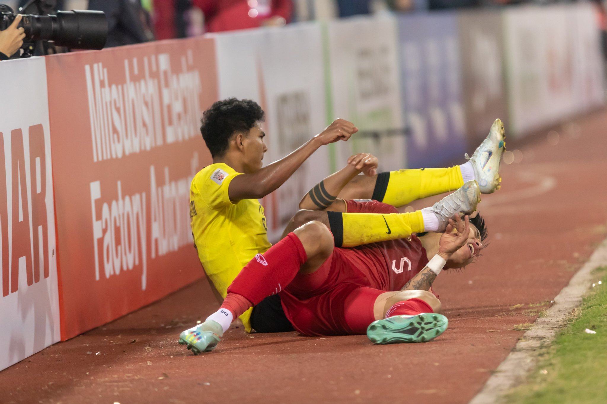 Azam Azmi Đoàn Văn Hậu. Ảnh: Xuân Thủy Azam Azmi doan Van Hau. anh: Xuan Thuy