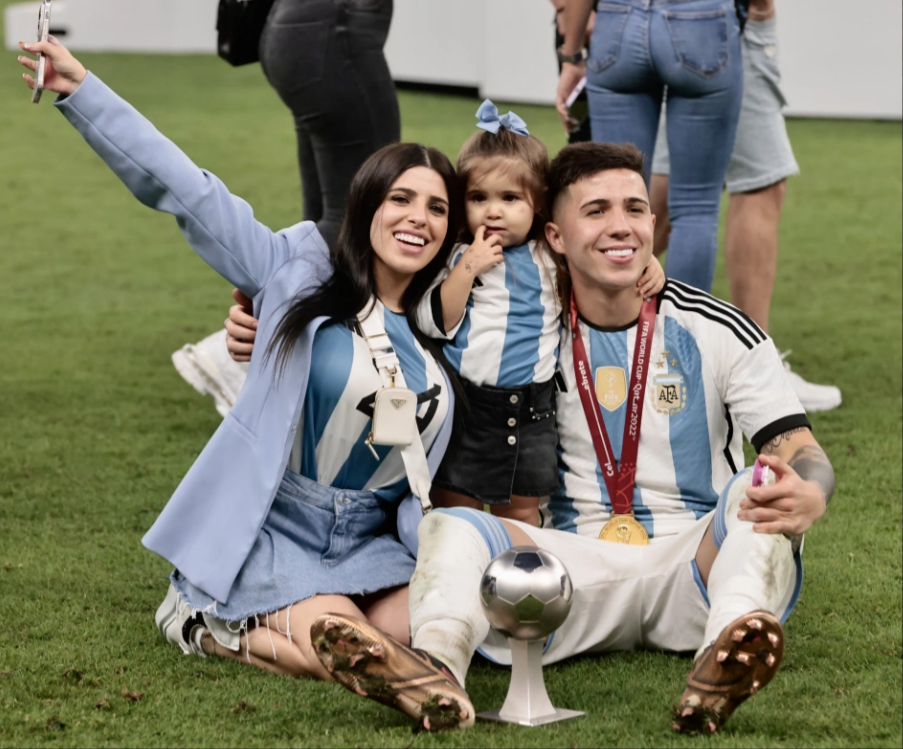 Nhan sắc bạn gái cực kỳ xinh đẹp và quyến rũ của Enzo Fernandez 2