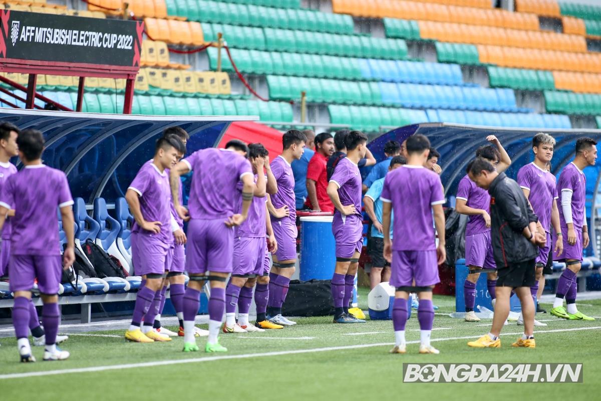 Buoi tap dT Viet Nam truoc tran gap Singapore 29/12