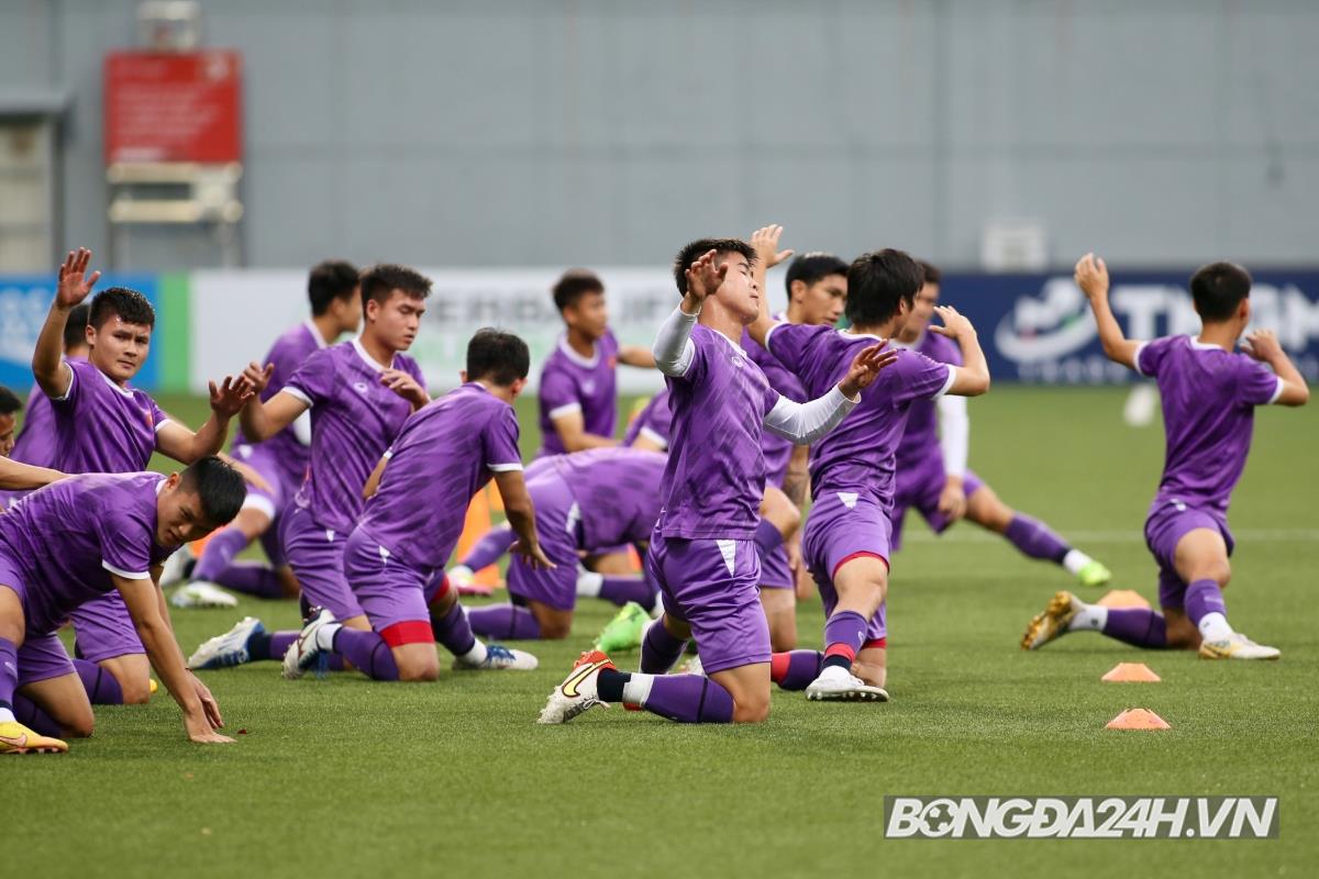 ĐT Việt Nam rèn chiến thuật, sẵn sàng thích nghi với điều kiện tại Singapore 3