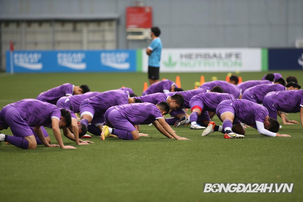 ĐT Việt Nam rèn chiến thuật, sẵn sàng thích nghi với điều kiện tại Singapore 4