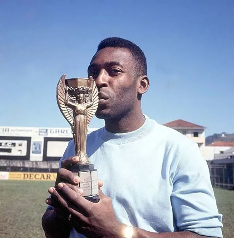 Nhìn lại cuộc đời Vua bóng đá Pele qua những bức ảnh 5