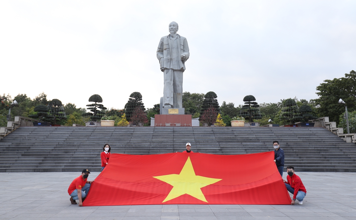 Hành trình lá đại kỳ Việt Nam