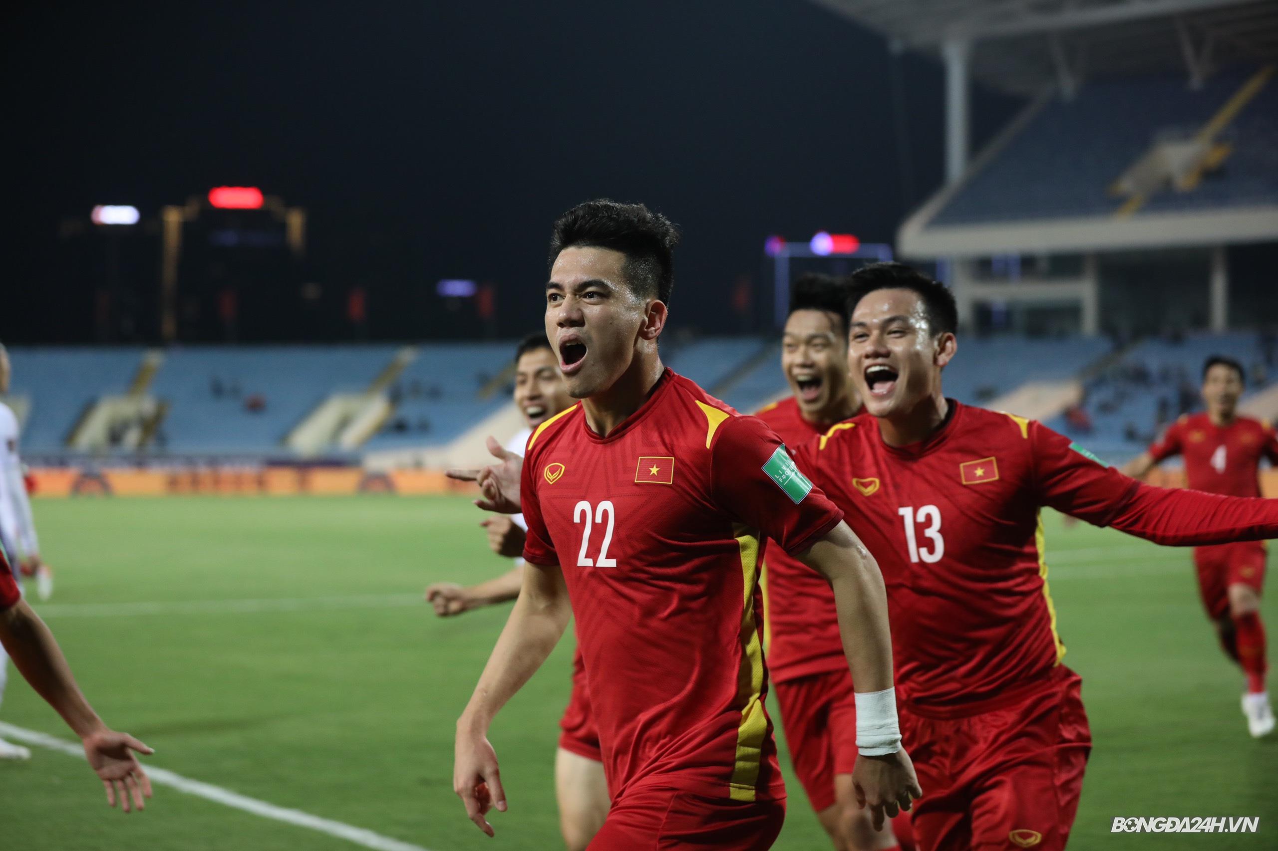 Khán giả tiếp lửa trong chiến thắng của tuyển Việt Nam trước Dortmund