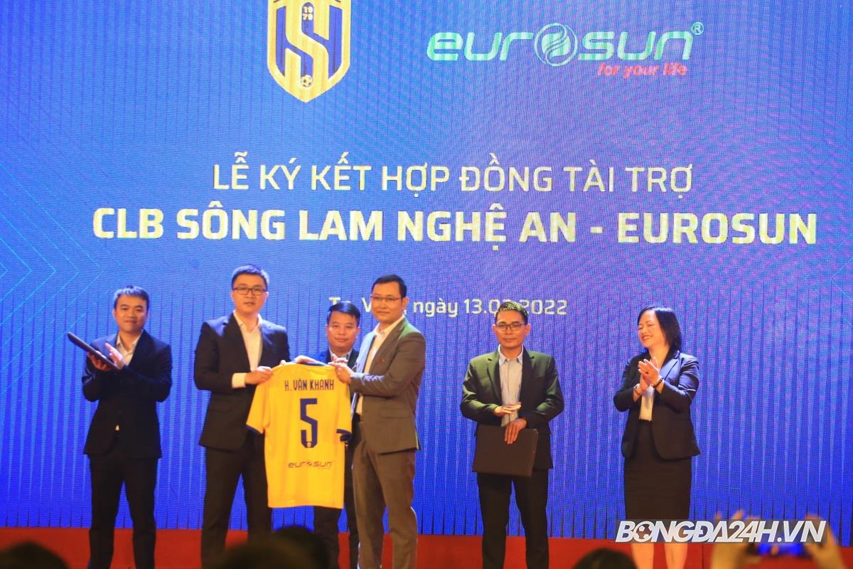 Trong buổi lễ này, CLB SLNA cũng ra mắt nhà đồng tài trợ Eurosun