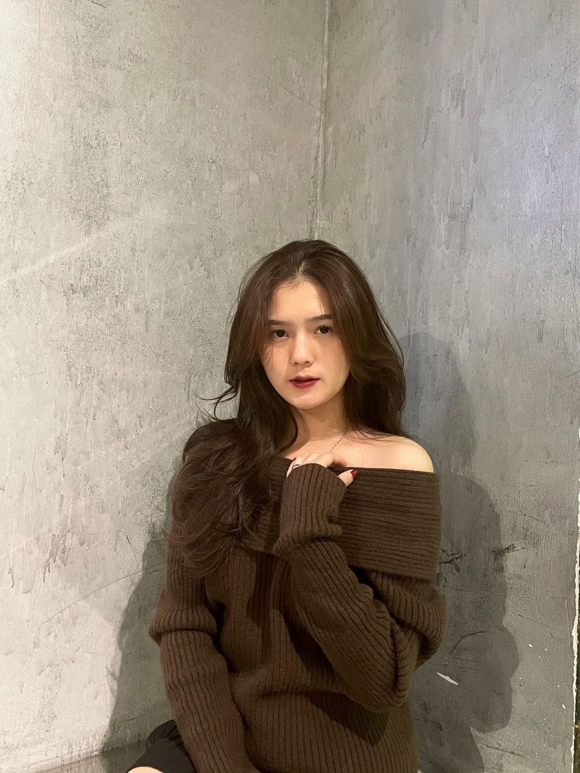 Với nhan sắc nổi bật, cô nàng từng được mời làm mẫu ảnh, quảng cáo sản phẩm làm đẹp.