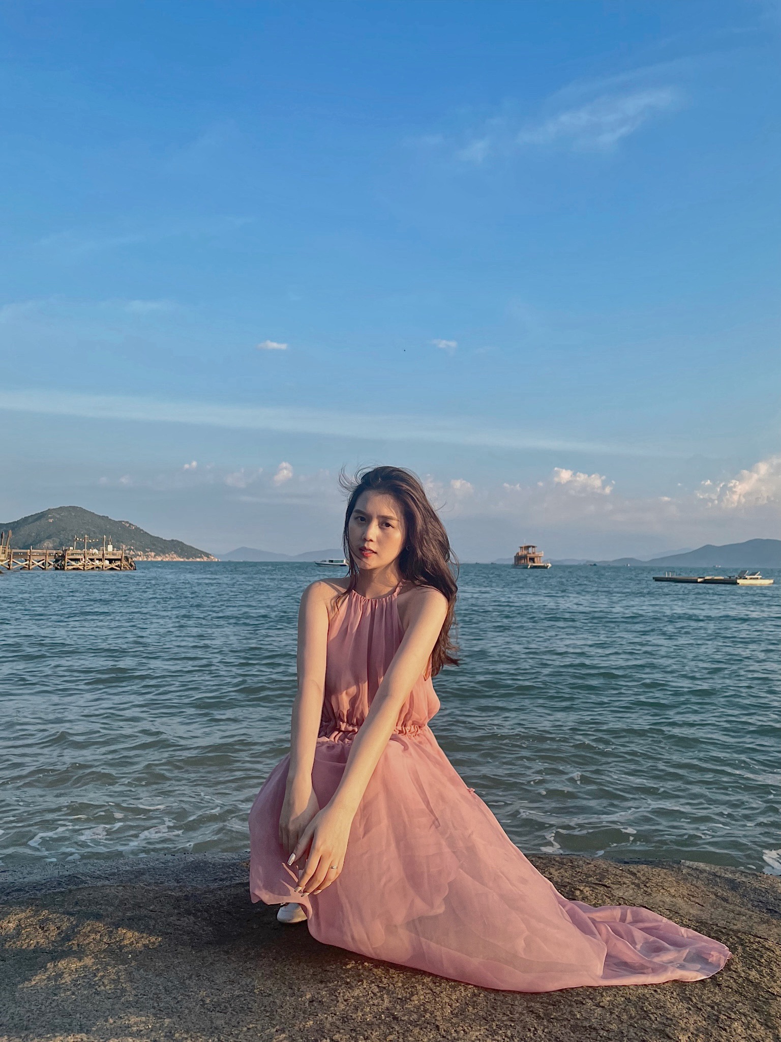 Uyên Kem có nhan sắc nổi bật trong dàn WAGs Việt. Trang cá nhân của cô hiện có gần 80.000 người theo dõi.