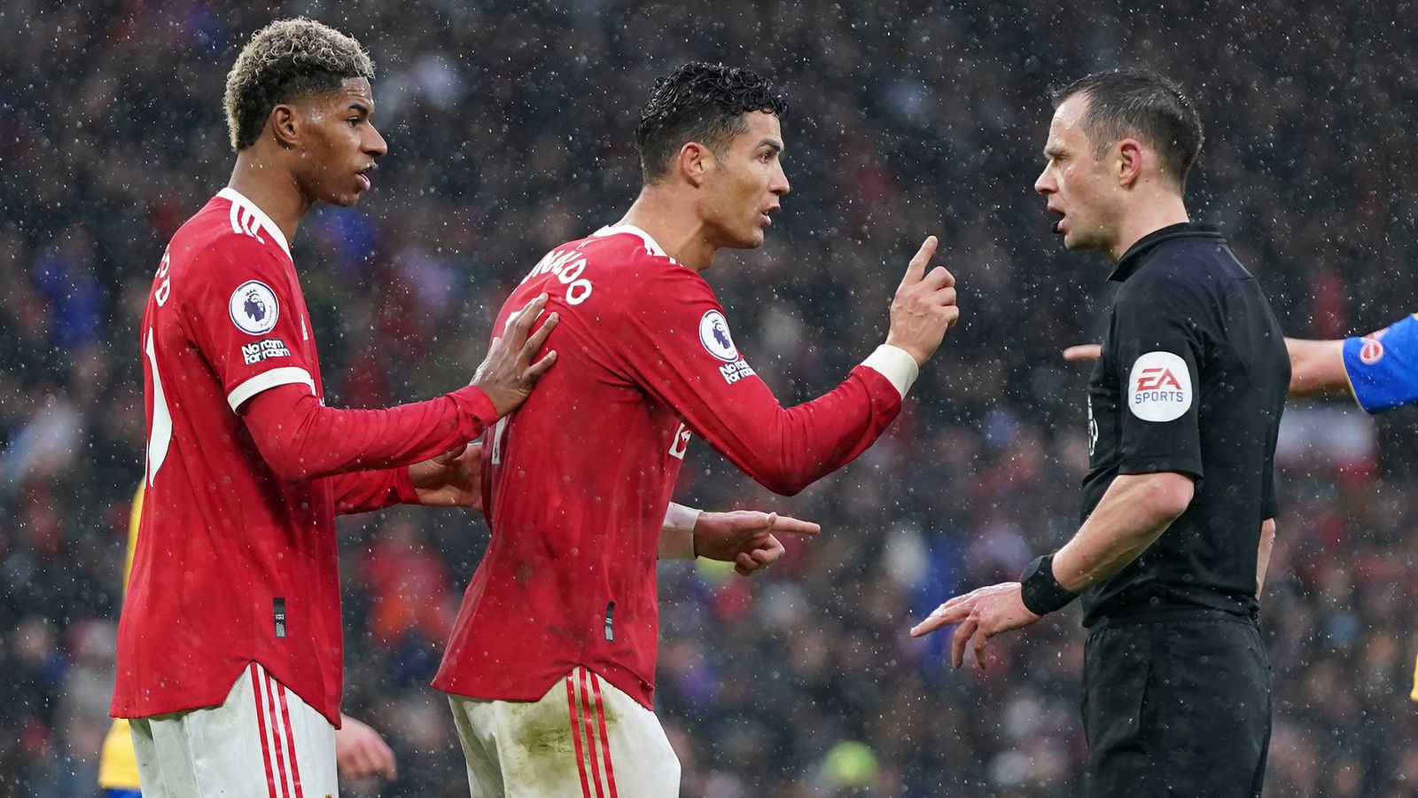 Vấn đề của Man Utd: Không chỉ ở Ronaldo