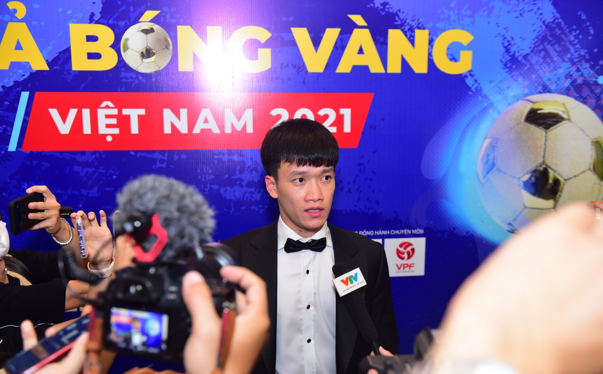 Hoàng Đức nhận Quả bóng Vàng Việt Nam 2021 hình ảnh Hoàng Đức nhận Quả bóng Vàng Việt Nam 2021 hình ảnh