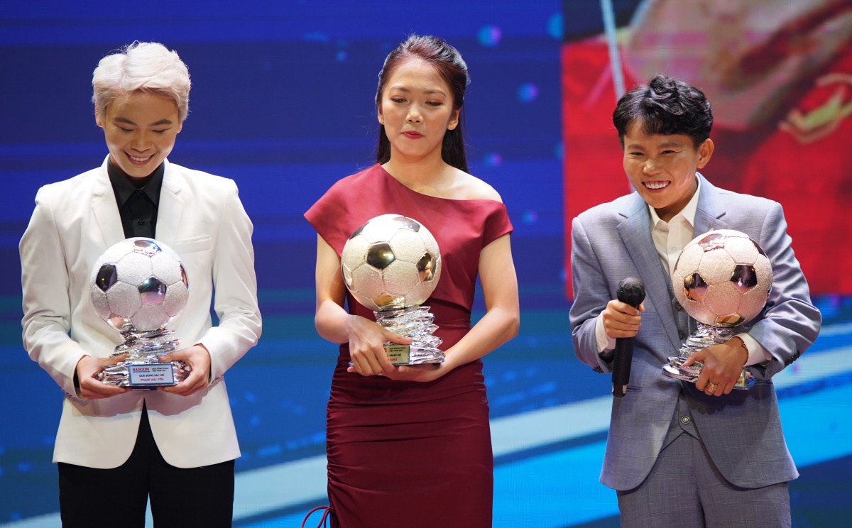 Huỳnh Như nhận Quả bóng Vàng năm thứ 3 liên tiếp hình ảnh