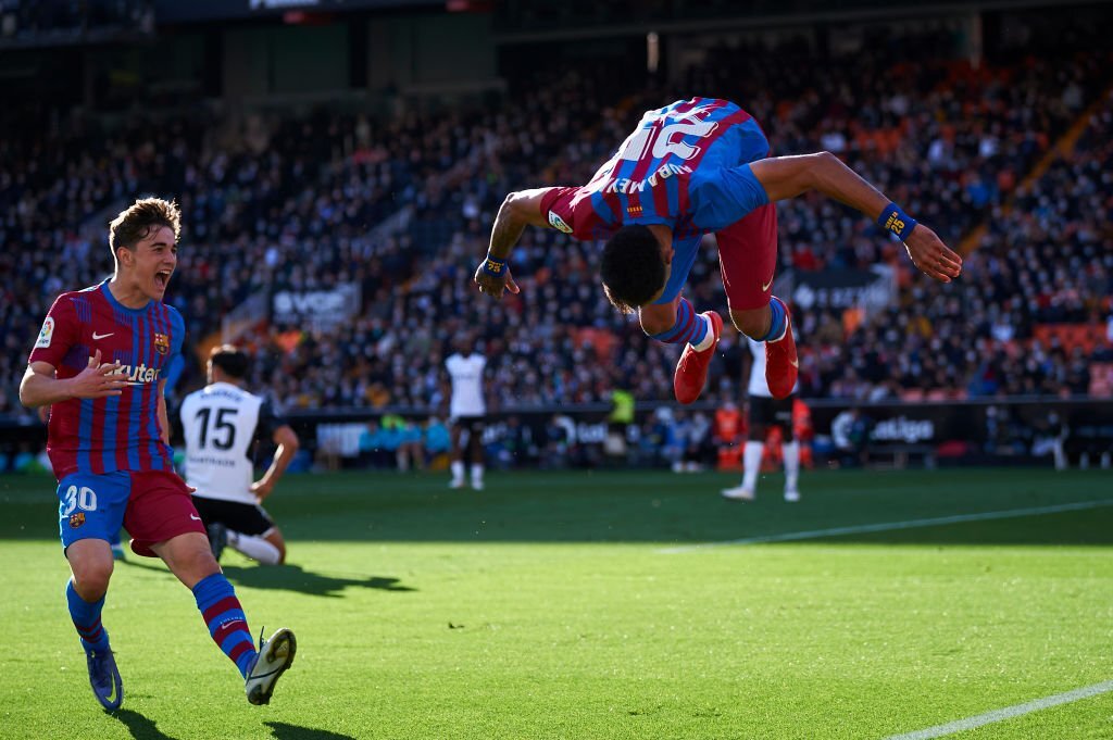 Aubameyang ghi bàn thắng đầu tiên tại Barca