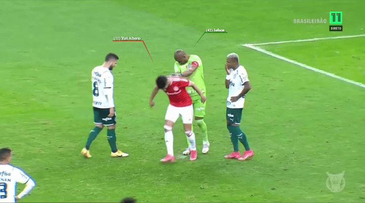 Sự trỗi dậy của những cầu thủ làm mồi nhử đá phạt đền