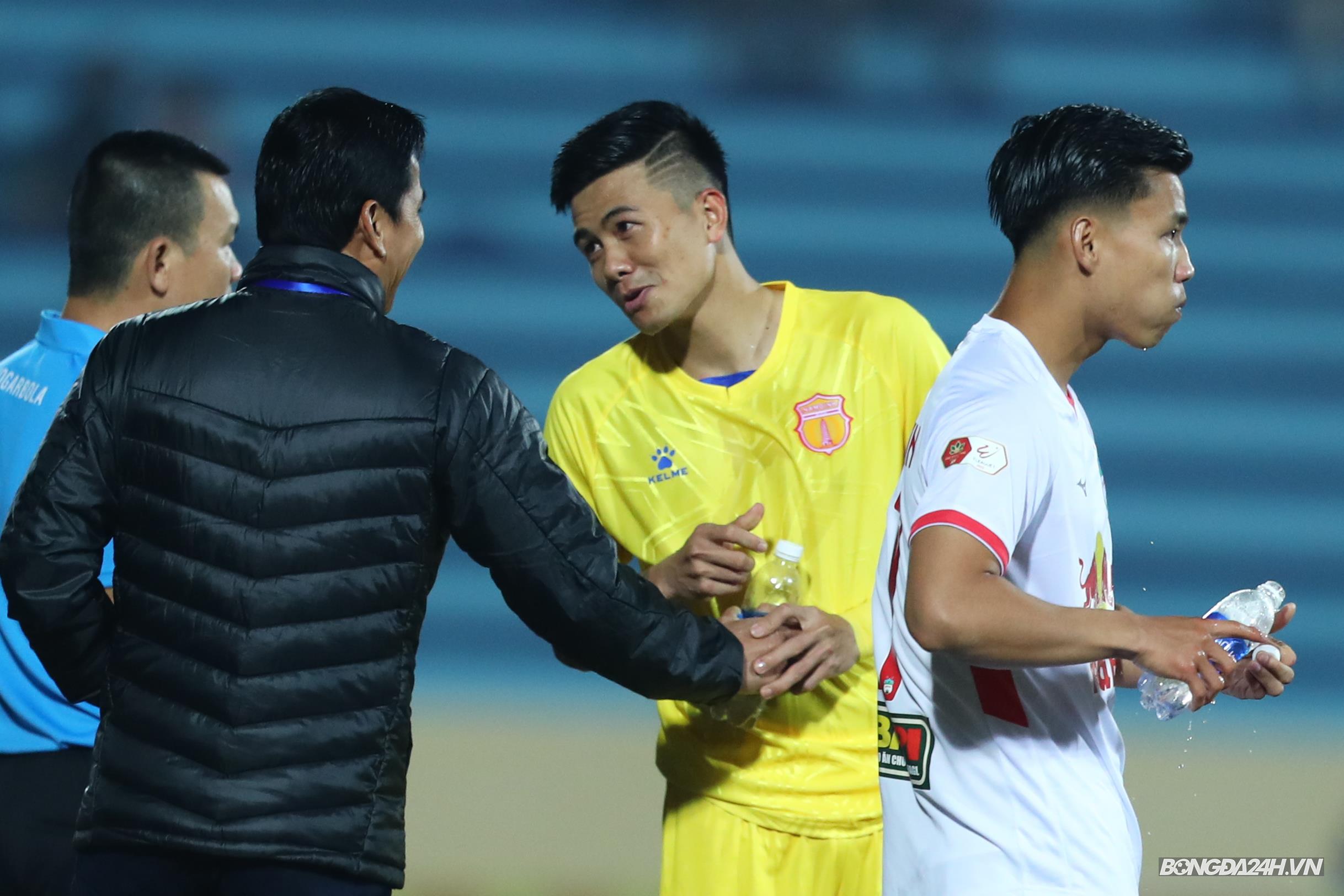 Kiatisuk Senamuang Phạm Mạnh Hùng