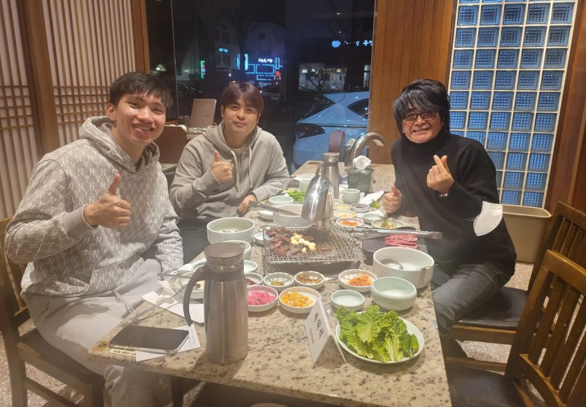 Văn Hậu gặp bác sĩ Choi trước khi về Việt Nam