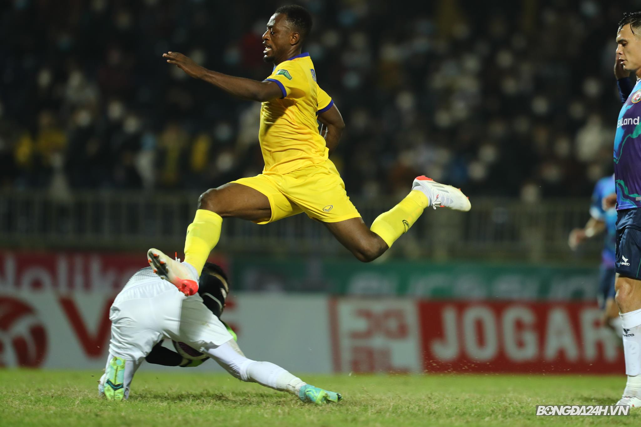 SLNA vs Bình Định