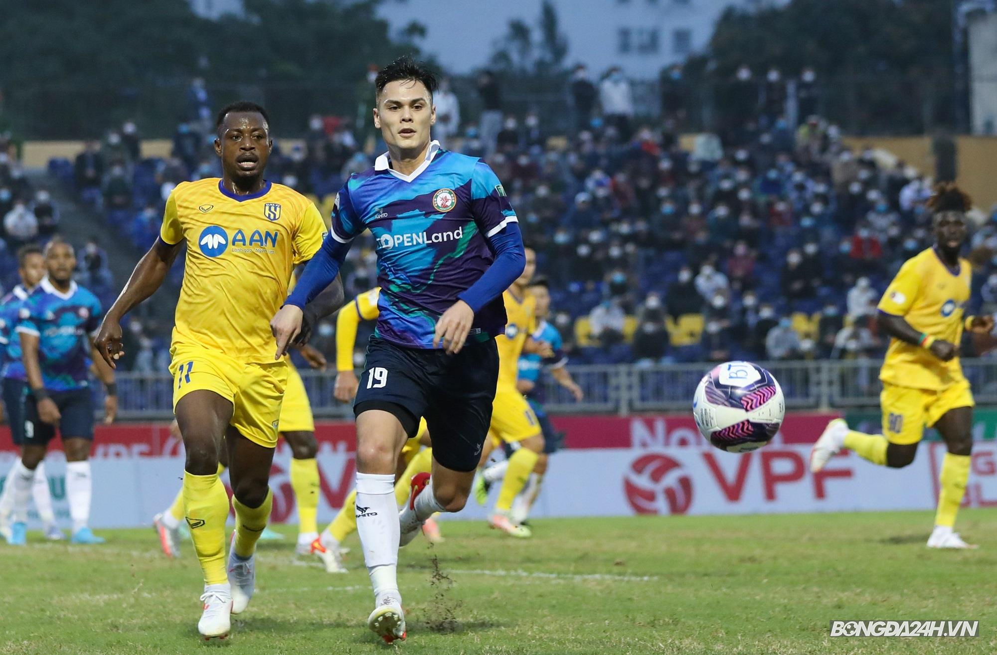 Adriano Schmidt SLNA vs Bình Định