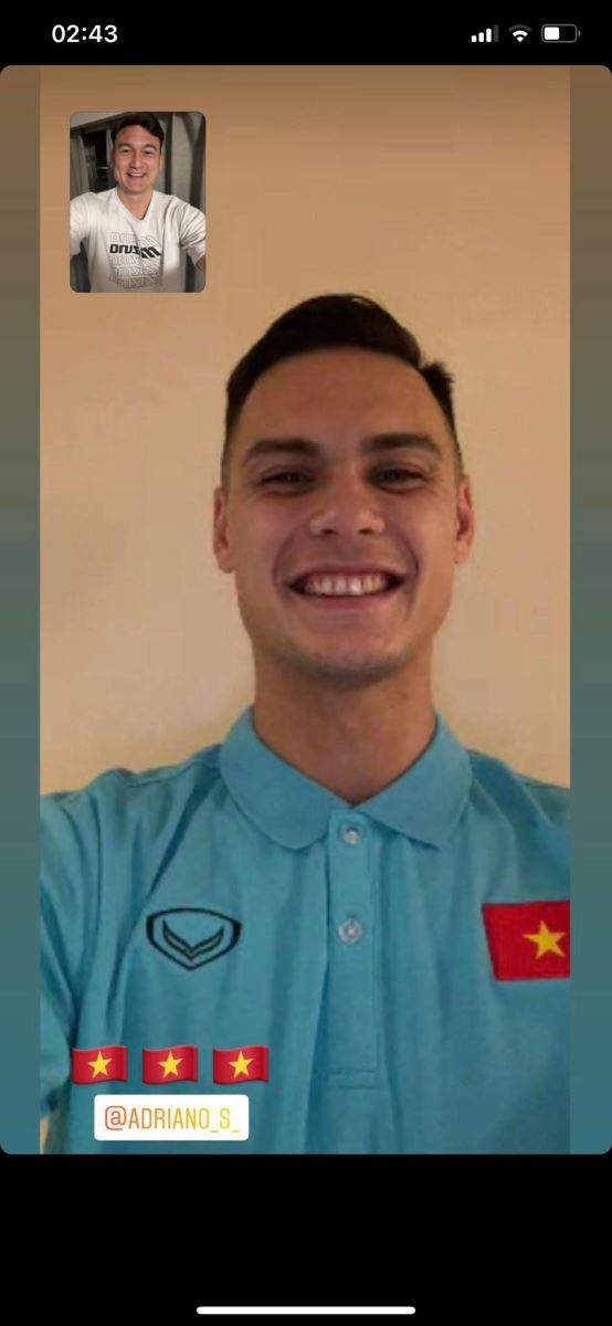 Adriano Schmidt gọi điện nhờ Văn Lâm tư vấn hình ảnh