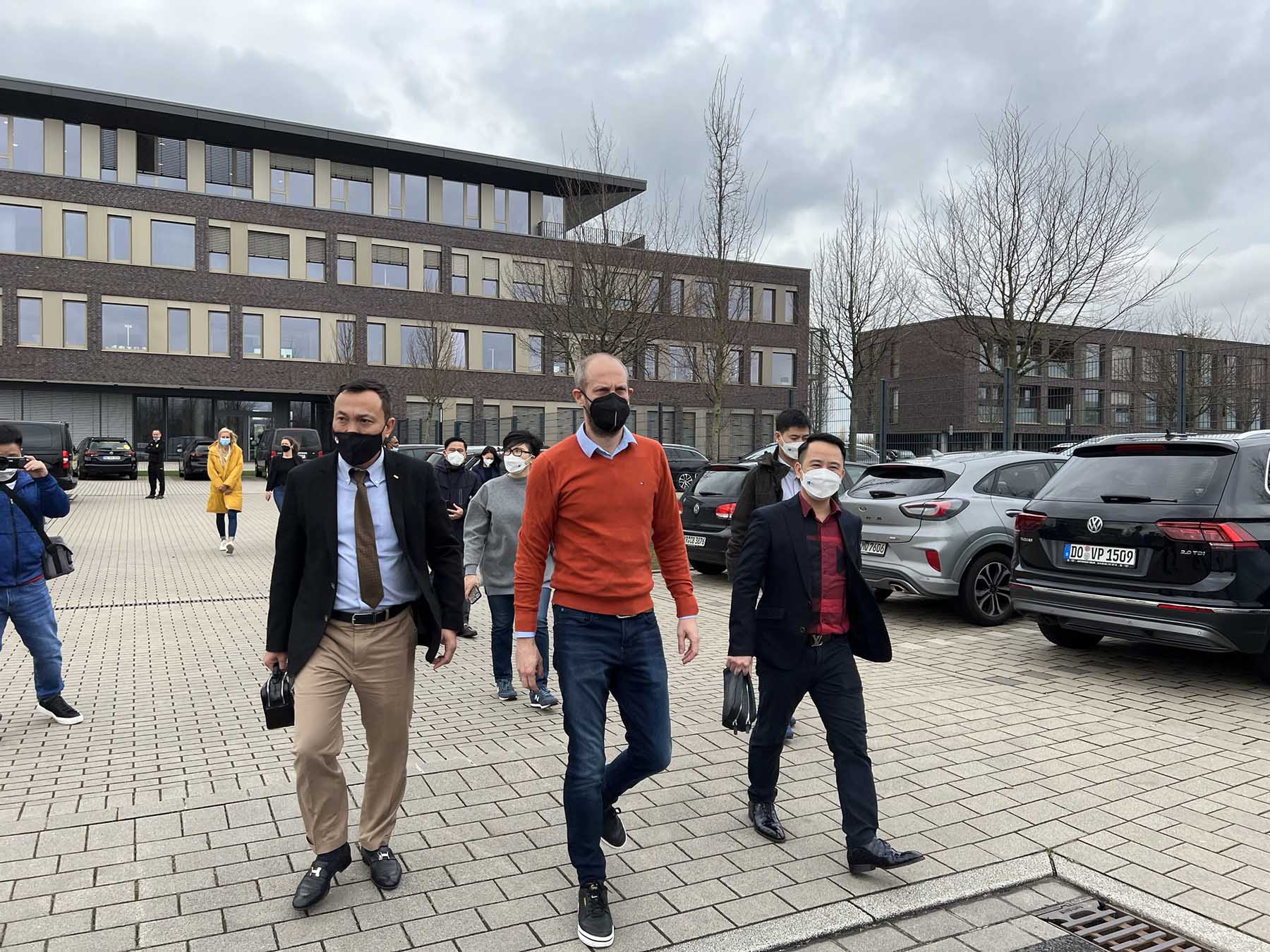 ông Trần Quốc Tuấn VFF làm việc với các CLB tại Bundesliga