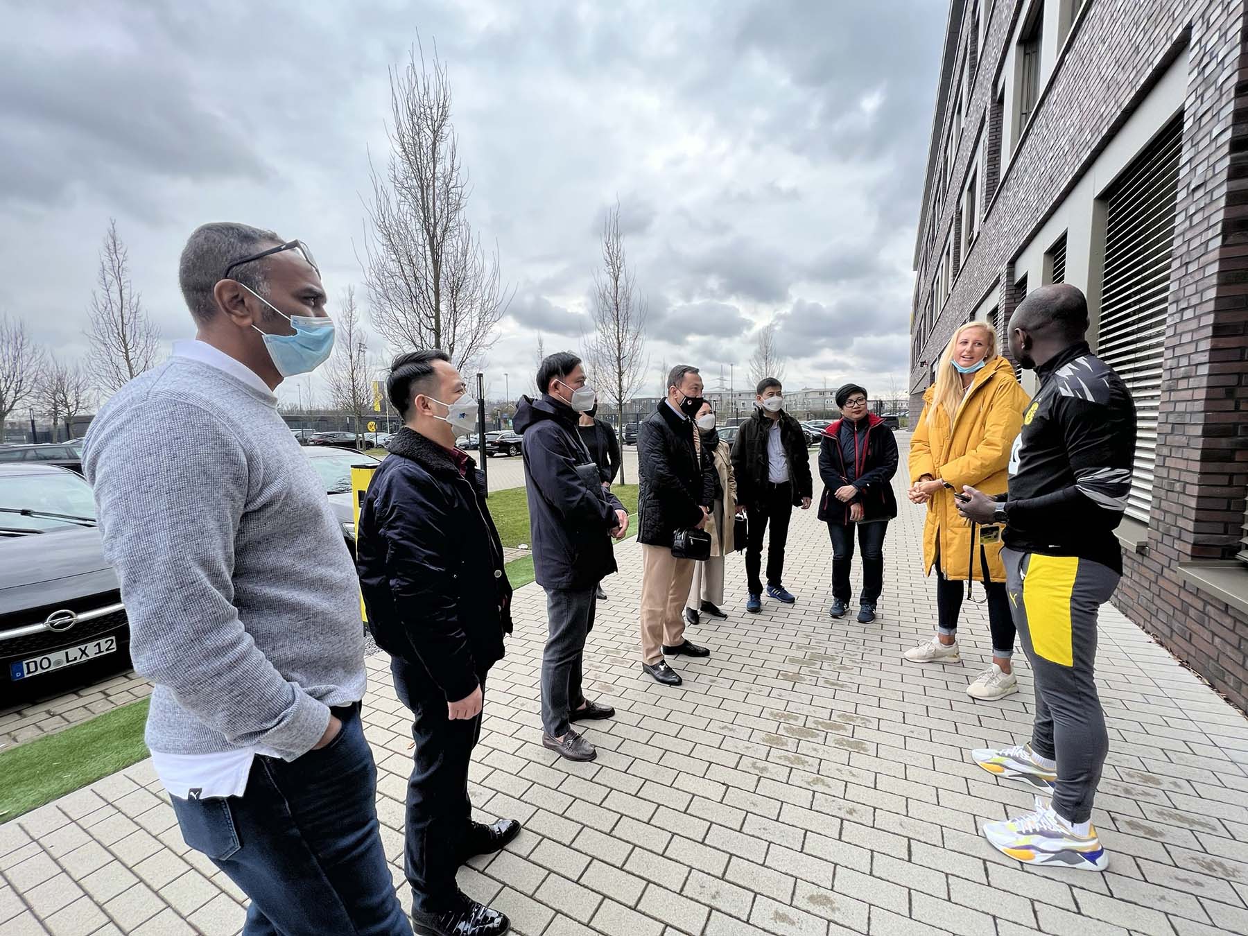 ông Trần Quốc Tuấn VFF làm việc với các CLB tại Bundesliga