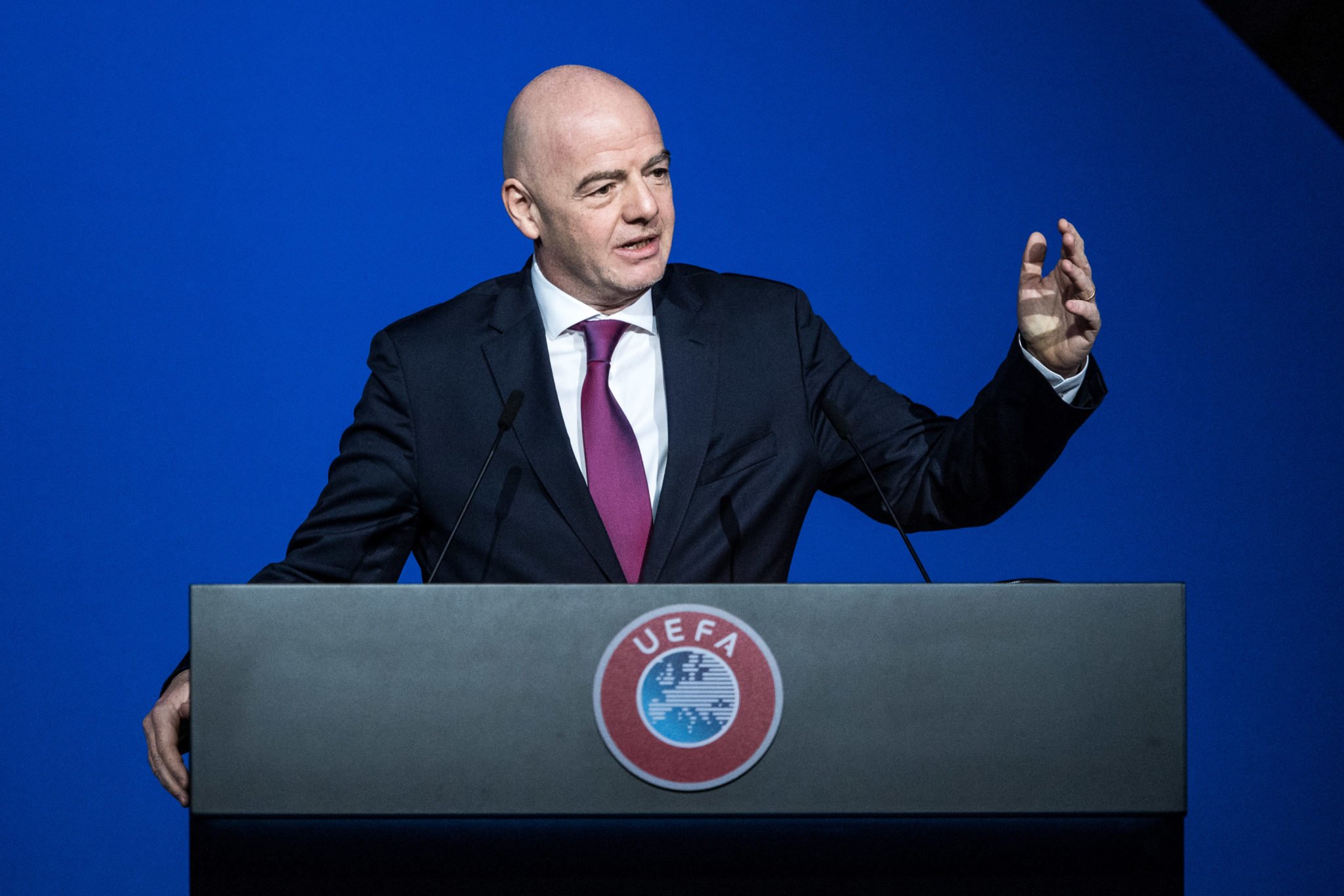 FIFA đối đầu giới cò: Kịch hay đáng xem