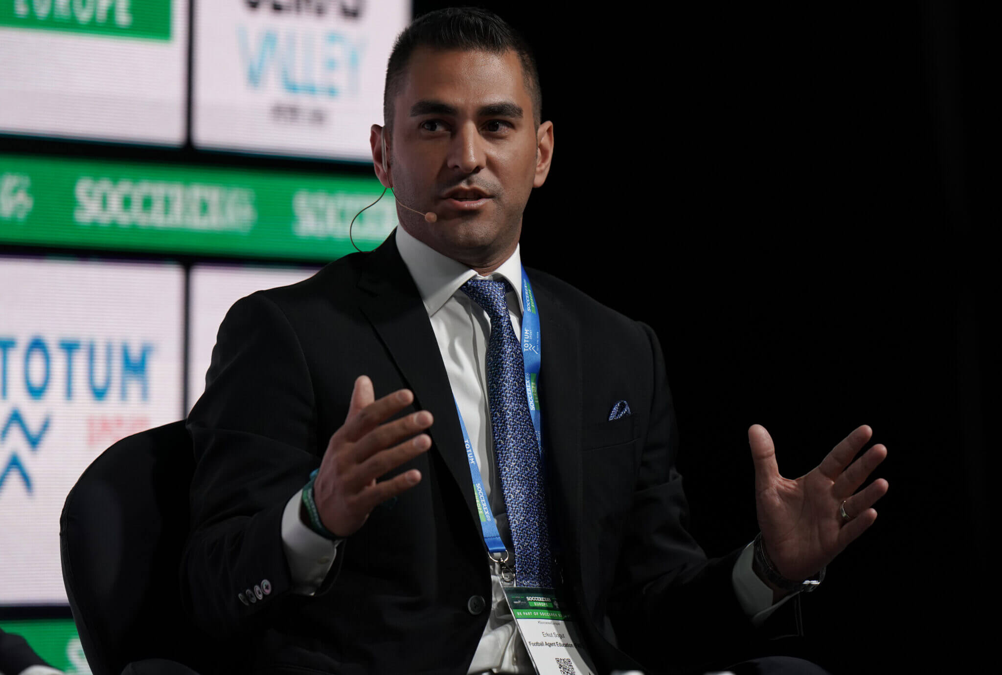 FIFA đối đầu giới cò: Kịch hay đáng xem