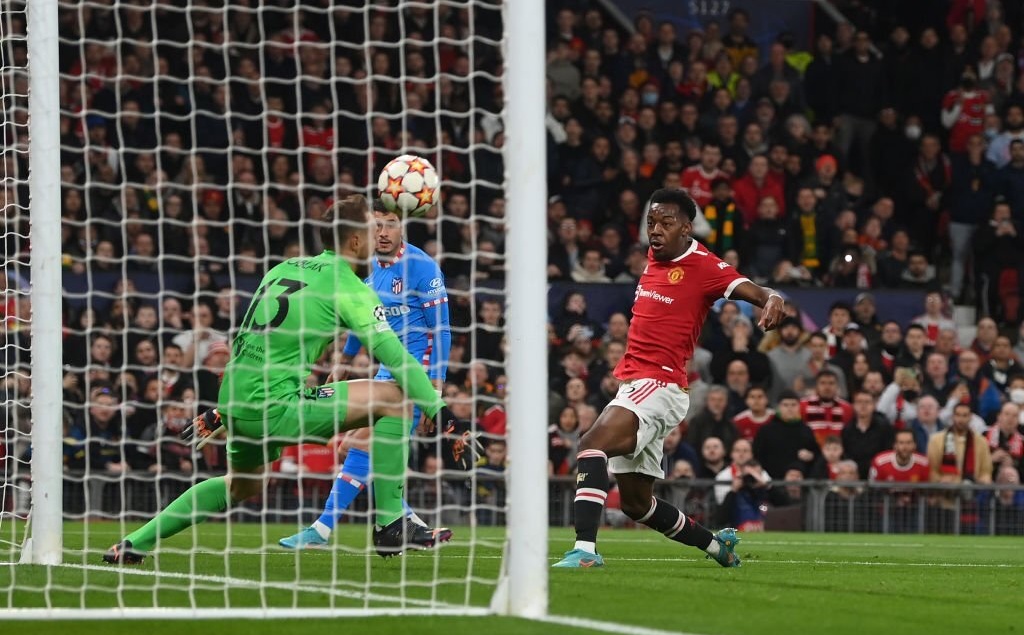 Jan Oblak kể lại pha dùng mặt đỡ bóng của Elanga hình ảnh