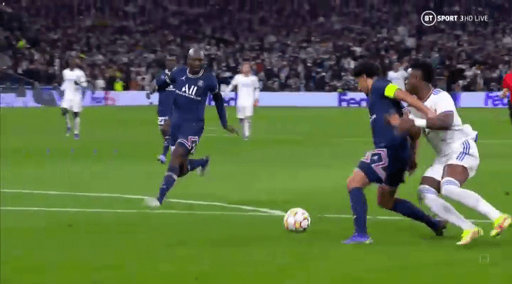 Thời điểm đối thủ vừa giao bóng: Một cơ hội ghi bàn tuyệt vời