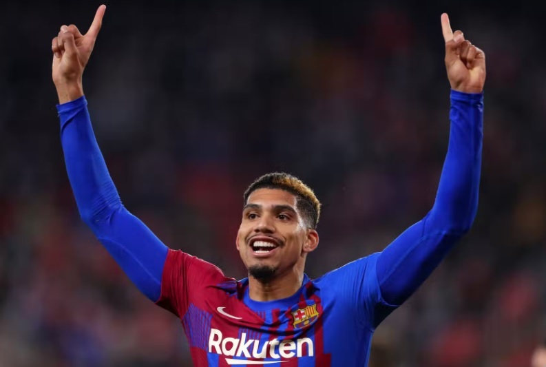 Vì sao Barcelona lại muốn có Jules Kounde đến như thế 6