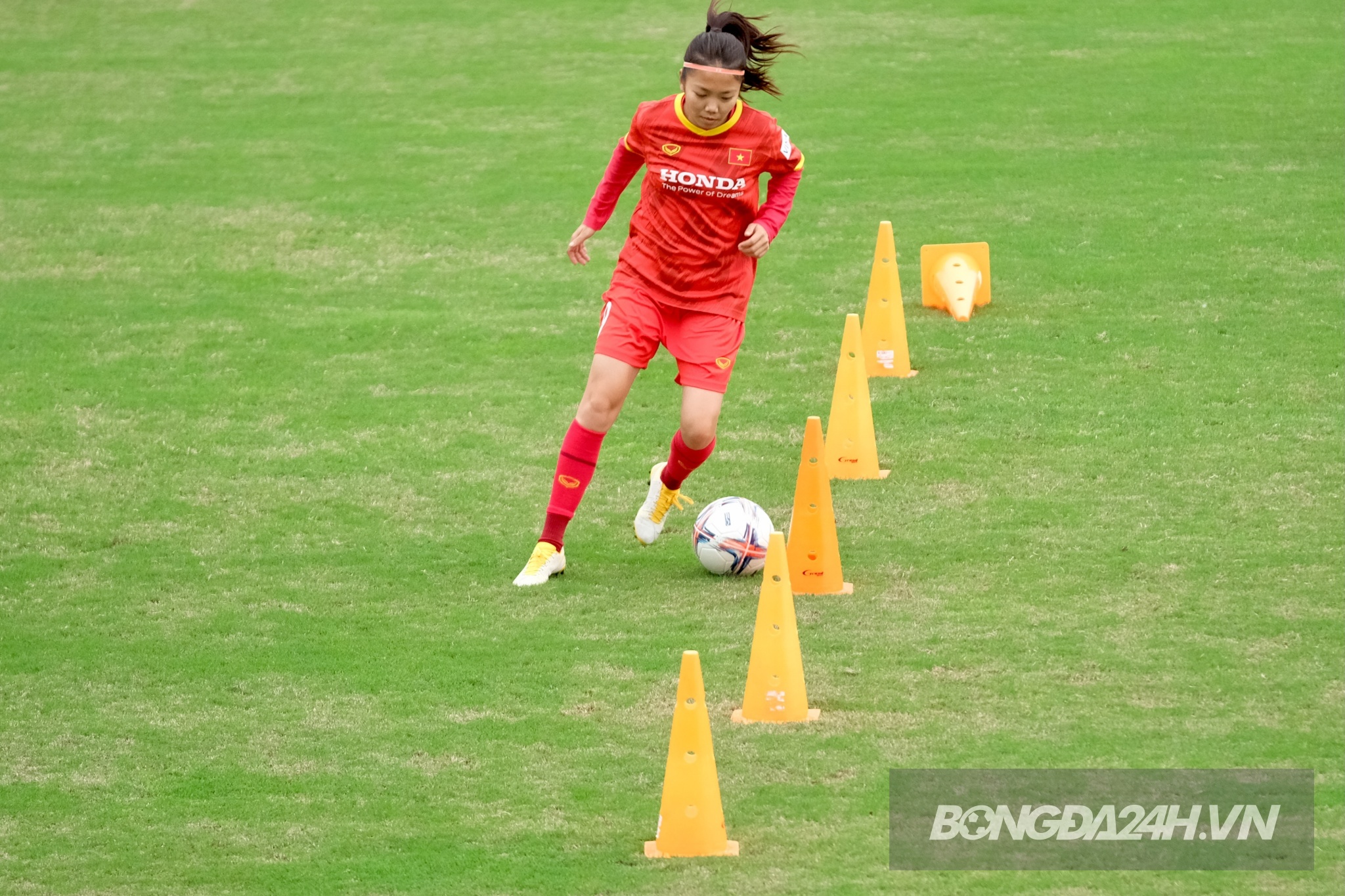 Huỳnh Như ĐT nữ Việt Nam tập trung 27/3