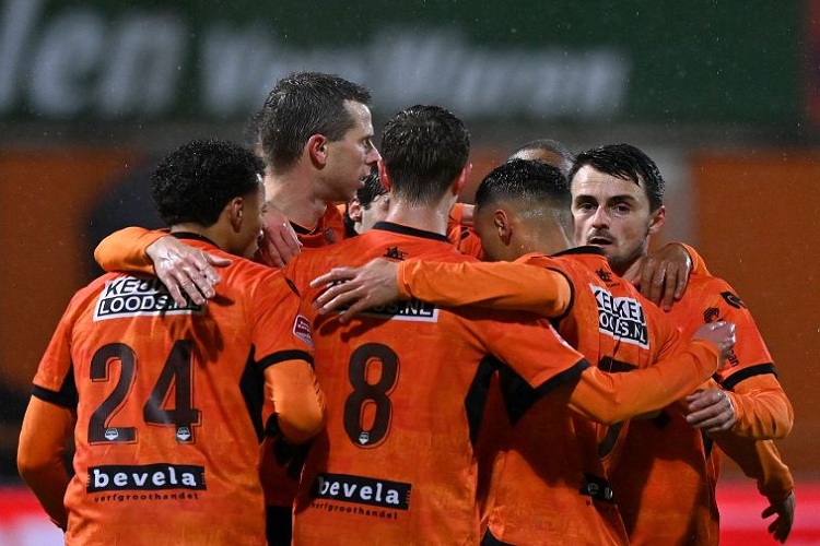 Soi kèo Venlo vs Volendam Hạng 2 Hà Lan 2021/22